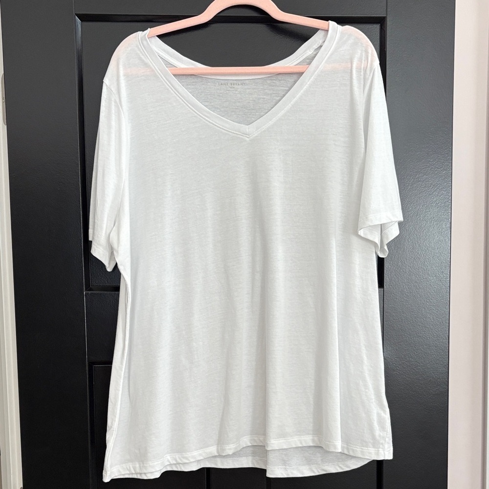 Lane Bryant White V-Neck Short Sleeve Top. 60% Cotton/40% Polyester. Size 18/20